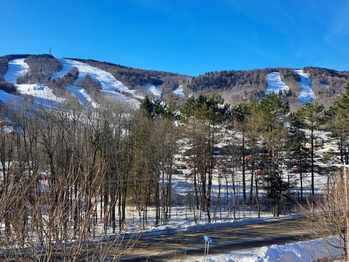 Superbe Condo Face Aux Pentes De Ski Stoneham!!! Экстерьер фото